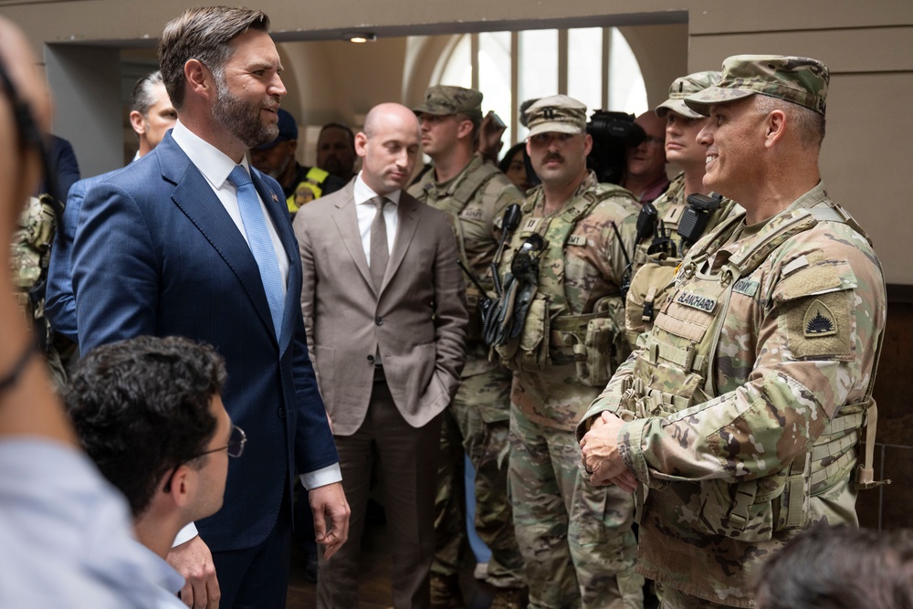 VP, SD, WH Dep. COS Meet with Troops at DC Union Station