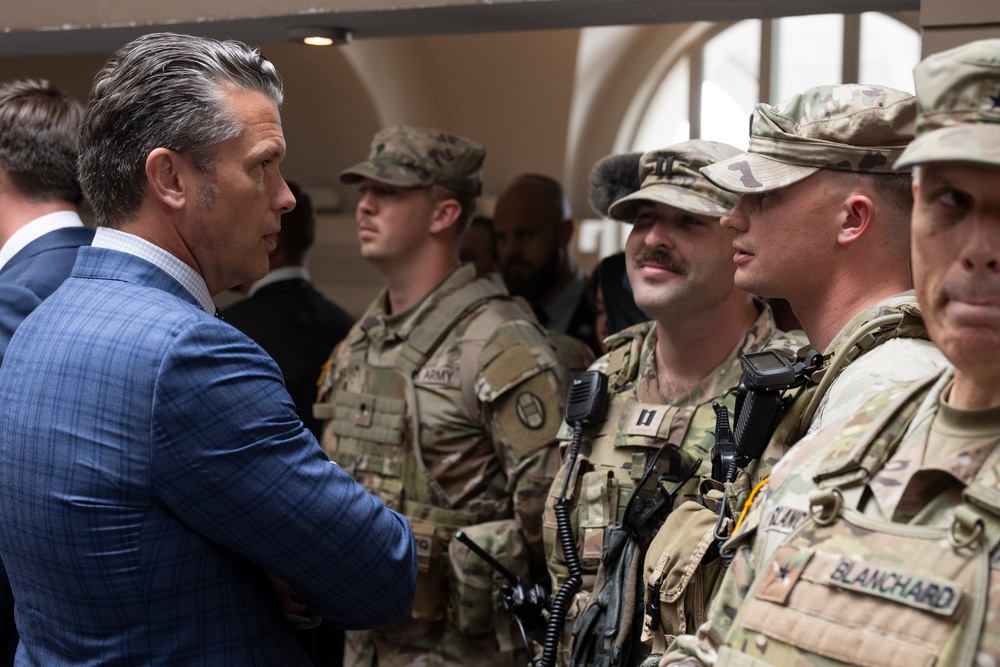 VP, SD, WH Dep. COS Meet with Troops at DC Union Station