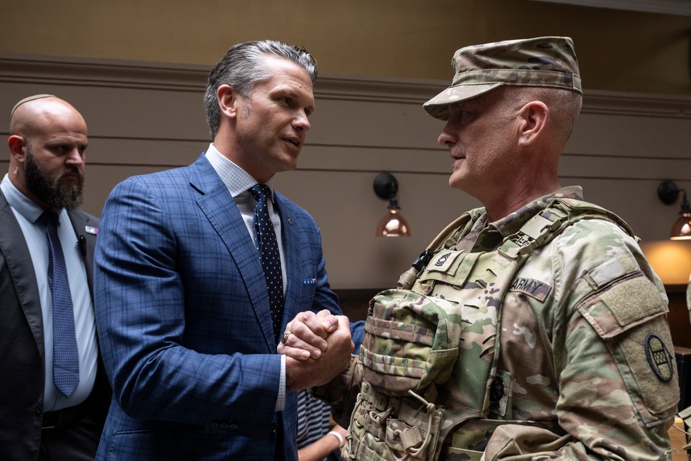 VP, SD, WH Dep. COS Meet with Troops at DC Union Station