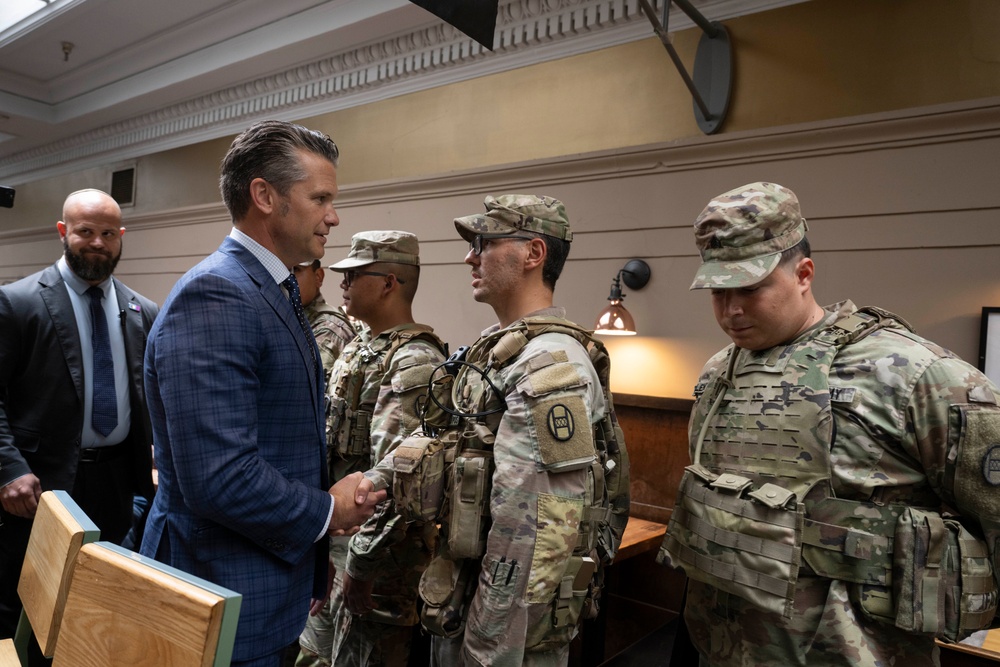 VP, SD, WH Dep. COS Meet with Troops at DC Union Station