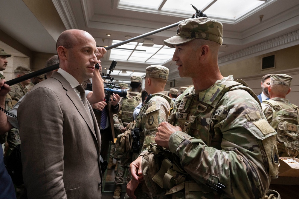 VP, SD, WH Dep. COS Meet with Troops at DC Union Station