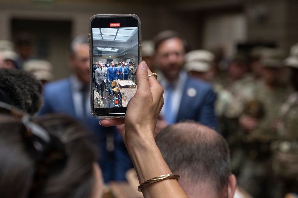 VP, SD, WH Dep. COS Meet with Troops at DC Union Station