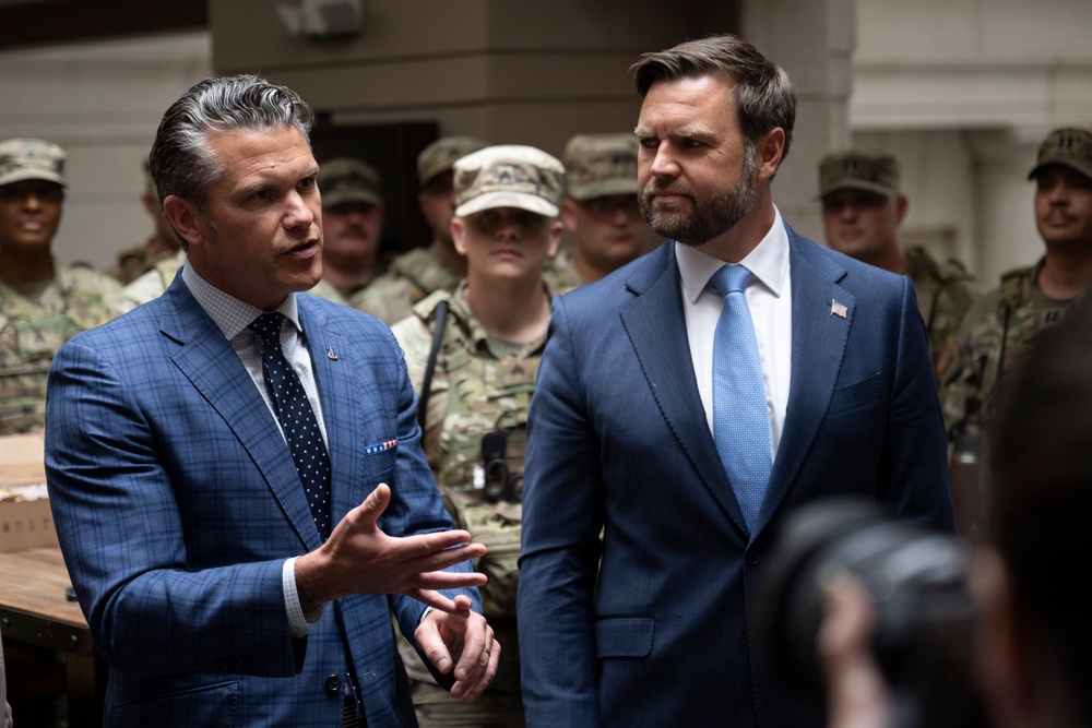VP, SD, WH Dep. COS Meet with Troops at DC Union Station