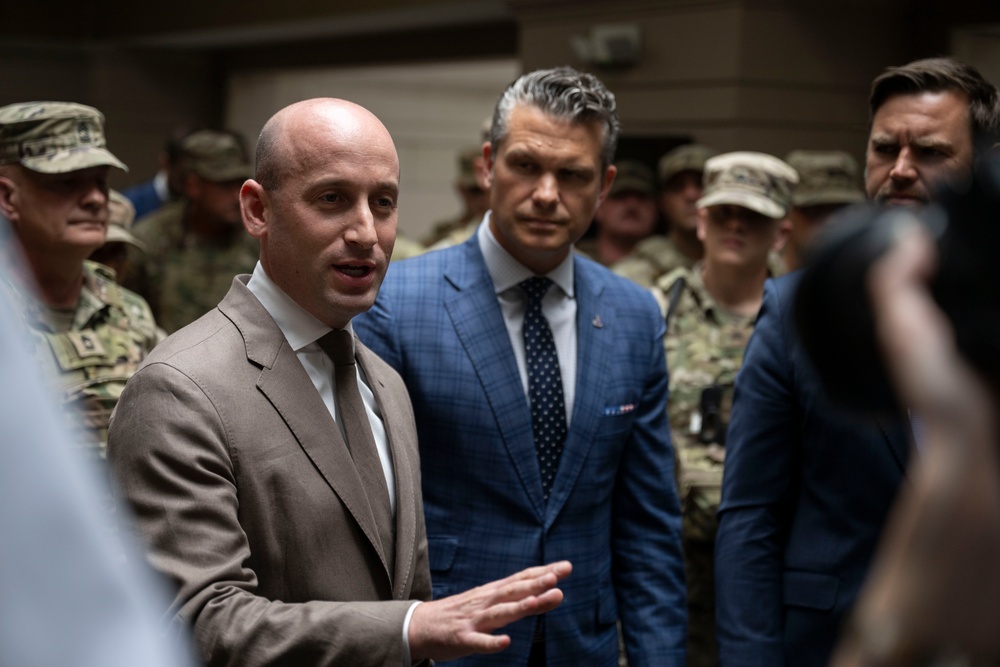 VP, SD, WH Dep. COS Meet with Troops at DC Union Station