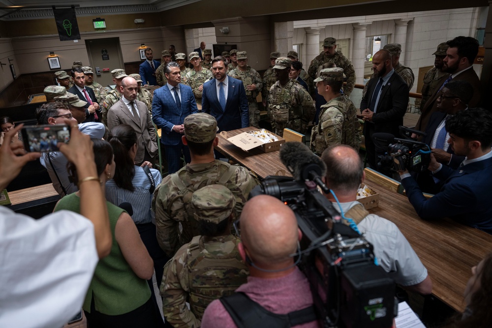 VP, SD, WH Dep. COS Meet with Troops at DC Union Station
