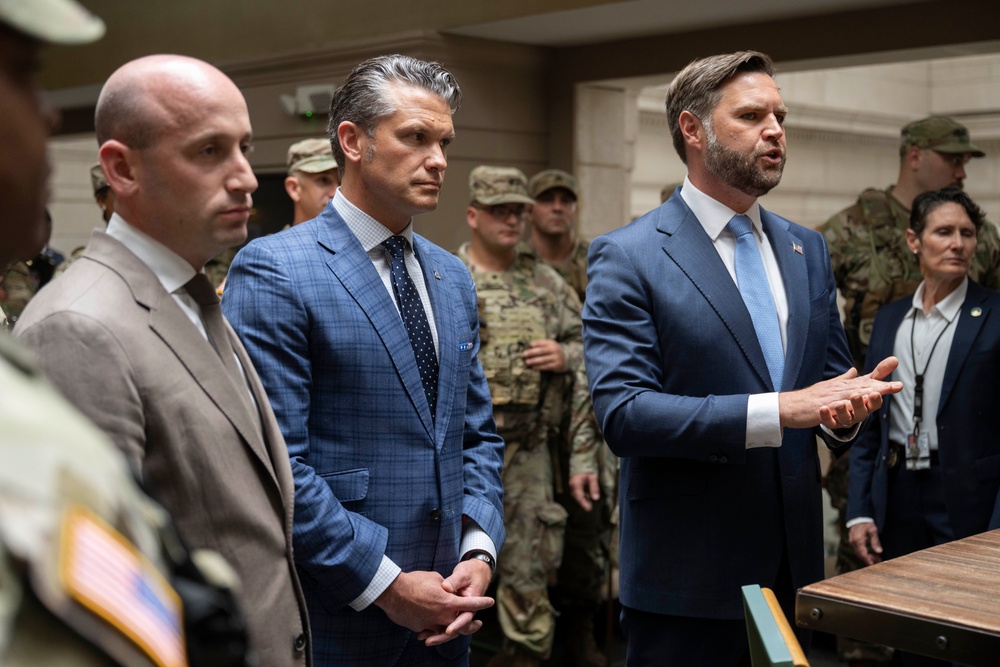 VP, SD, WH Dep. COS Meet with Troops at DC Union Station