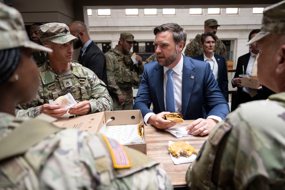 VP, SD, WH Dep. COS Meet with Troops at DC Union Station