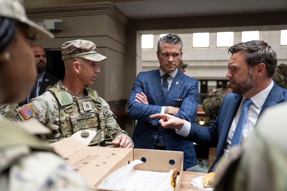 VP, SD, WH Dep. COS Meet with Troops at DC Union Station