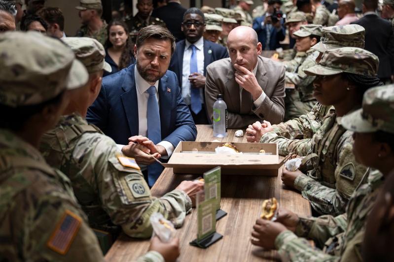 VP, SD, WH Dep. COS Meet with Troops at DC Union Station