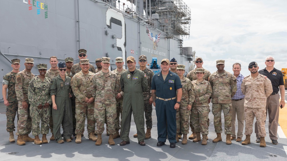 Joint &amp; Combined Warfighting School Students Tour USS Kearsarge