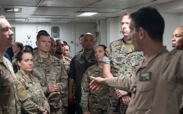 Joint &amp; Combined Warfighting School Students Tour USS Kearsarge
