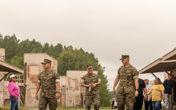 Senior Leadership tours Civil Affair Course 3-25