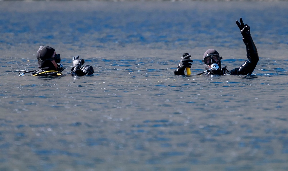 U.S. Navy EOD Mobile Unit 11 conducts diving operations during Arctic Edge 2025