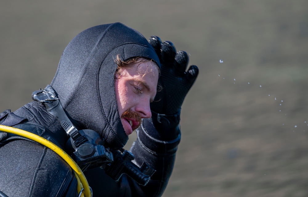U.S. Navy EOD Mobile Unit 11 conducts diving operations during Arctic Edge 2025