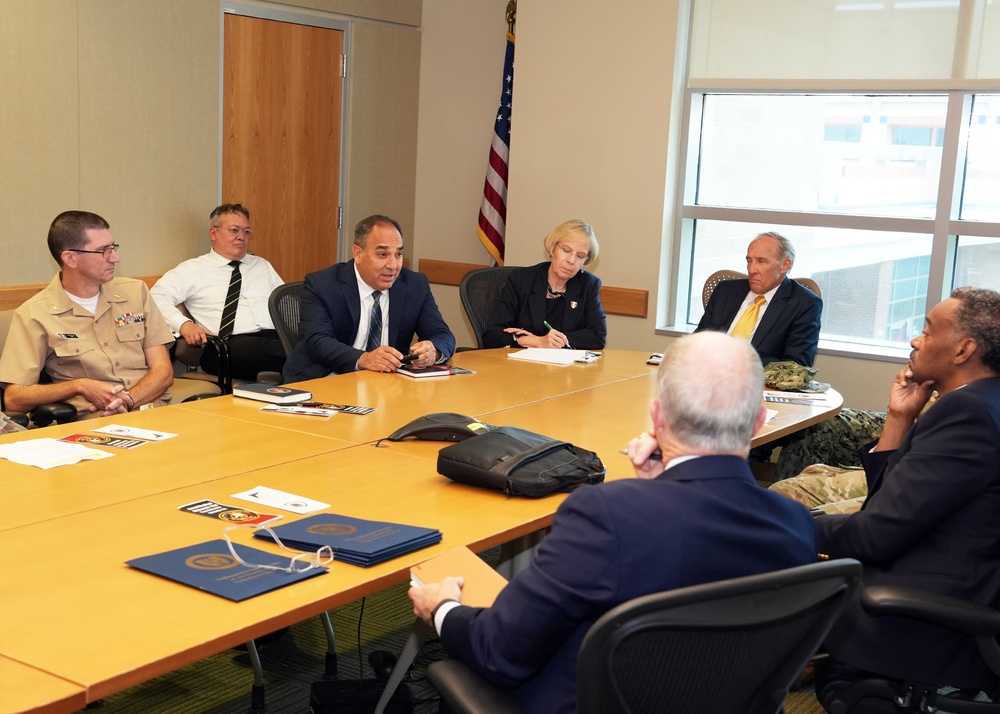 USUHS President talks with Tri-Service Dental Researchers