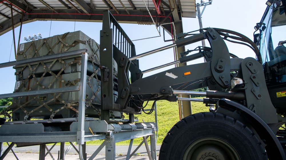 137th SOW Airmen integrate with 35th LRS, MUNS