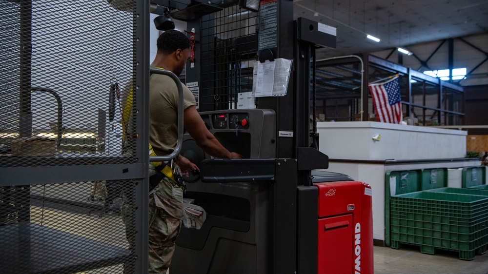 137th SOW Airmen integrate with 35th LRS, MUNS
