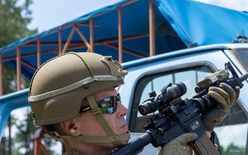 COMMSTRAT Marines with II MSB Participate in the Outdoor Infantry Immersion Trainer