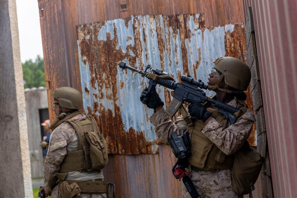COMMSTRAT Marines with II MSB Participate in the Outdoor Infantry Immersion Trainer