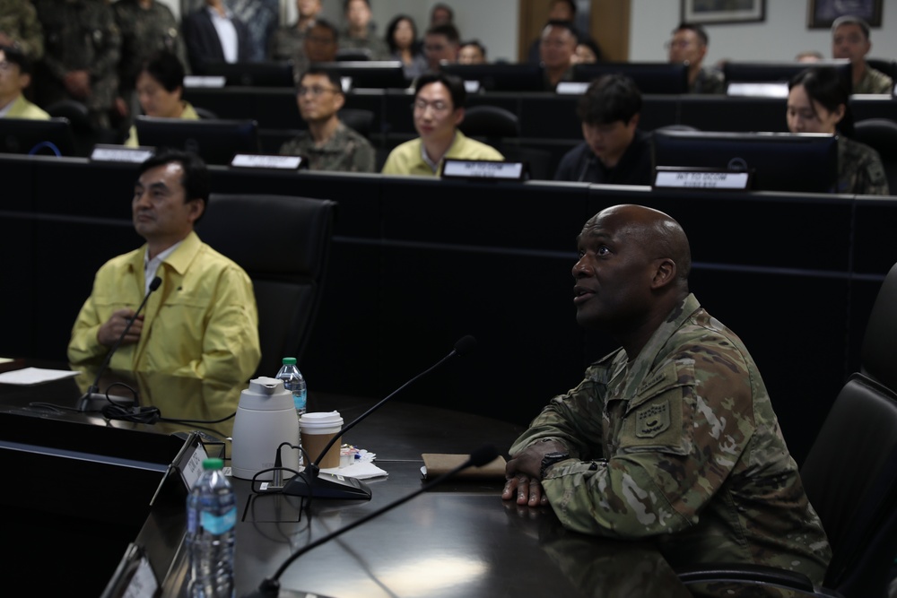 ROK MINDEF and Tri-Command Commander attend MDMP during UFS25