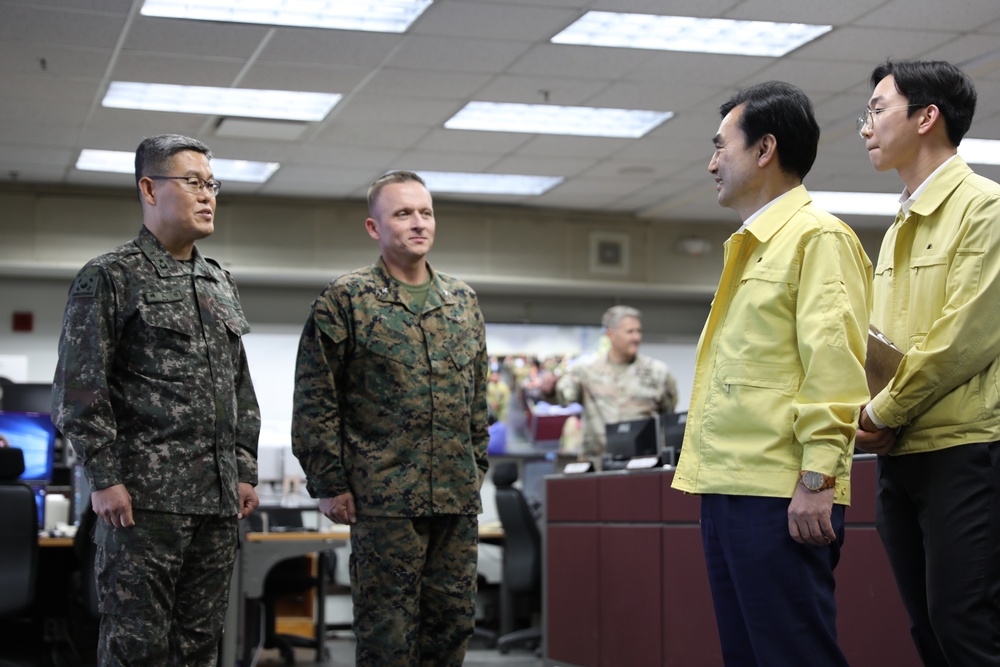 ROK MINDEF and CFC Operations Division Chief at CP Tango during UFS25