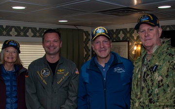 Abraham Lincoln hosts Vice Chairman of the Joint Chiefs of Staff; Commander, U.S. Alaskan Command and U.S. Senators