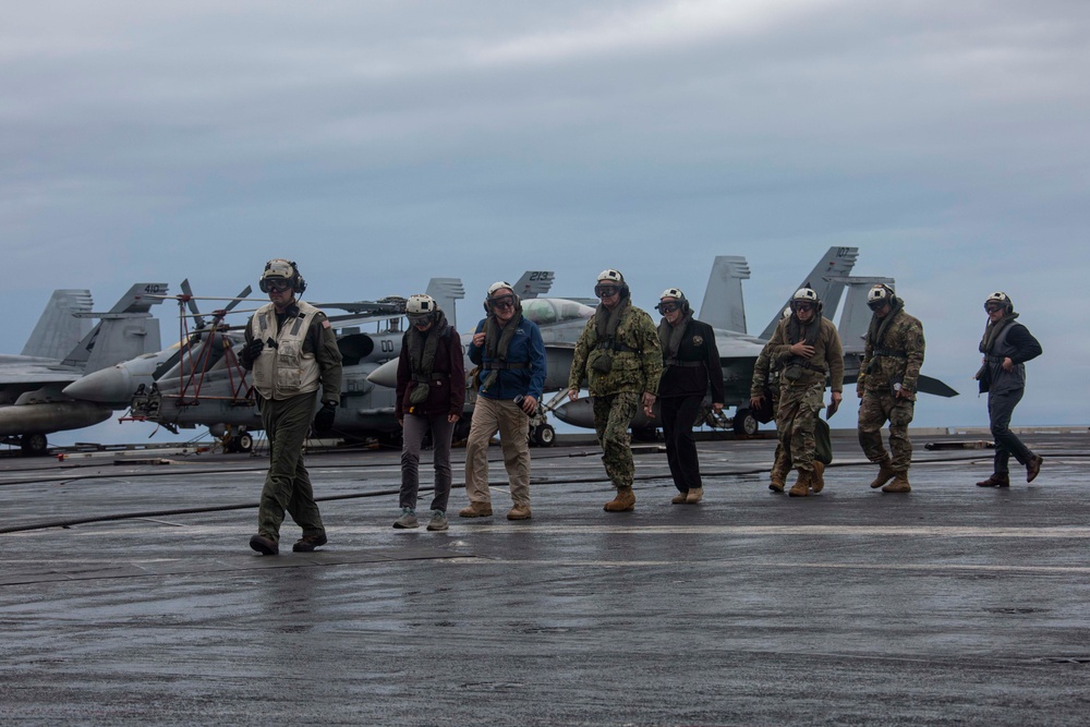Abraham Lincoln hosts Vice Chairman of the Joint Chiefs of Staff; Commander, U.S. Alaskan Command and U.S. Senators