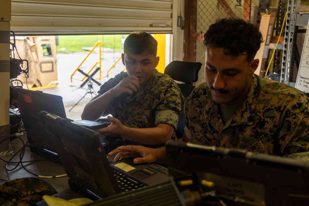 7th Communication Battalion conducts strap exercise