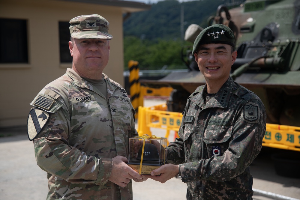 ROK Army General visits 1-38 Soldiers