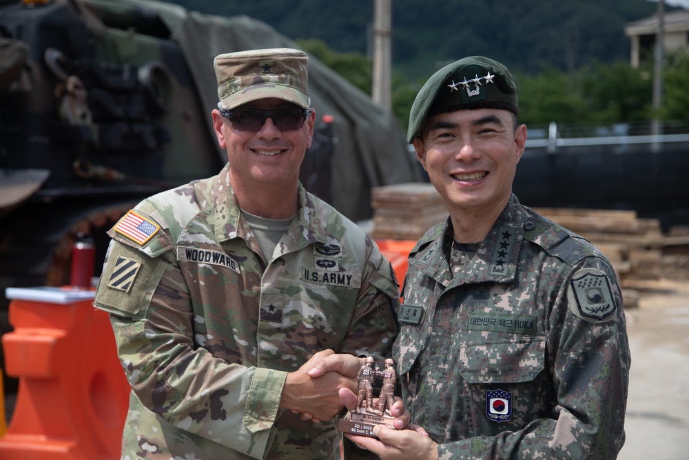 ROK Army General visits 1-38 Soldiers