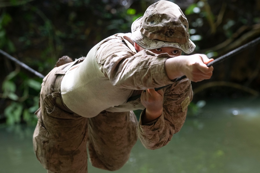 U.S. Marines and Panamanians conduct river crossing