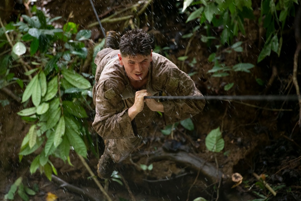 U.S. Marines and Panamanians conduct river crossing