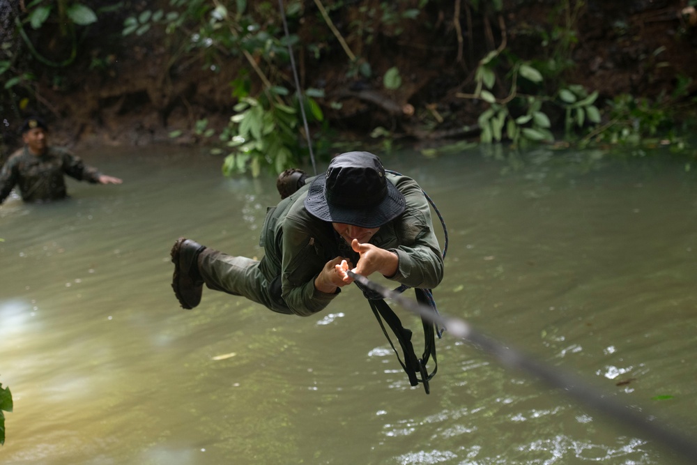 U.S. Marines and Panamanians conduct river crossing