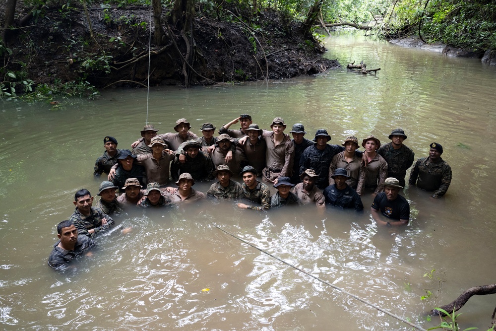 U.S. Marines and Panamanians conduct river crossing