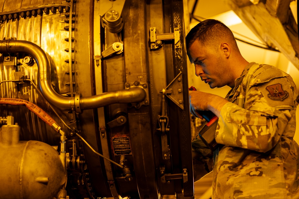 509 MXS tests B-2 Spirit engine