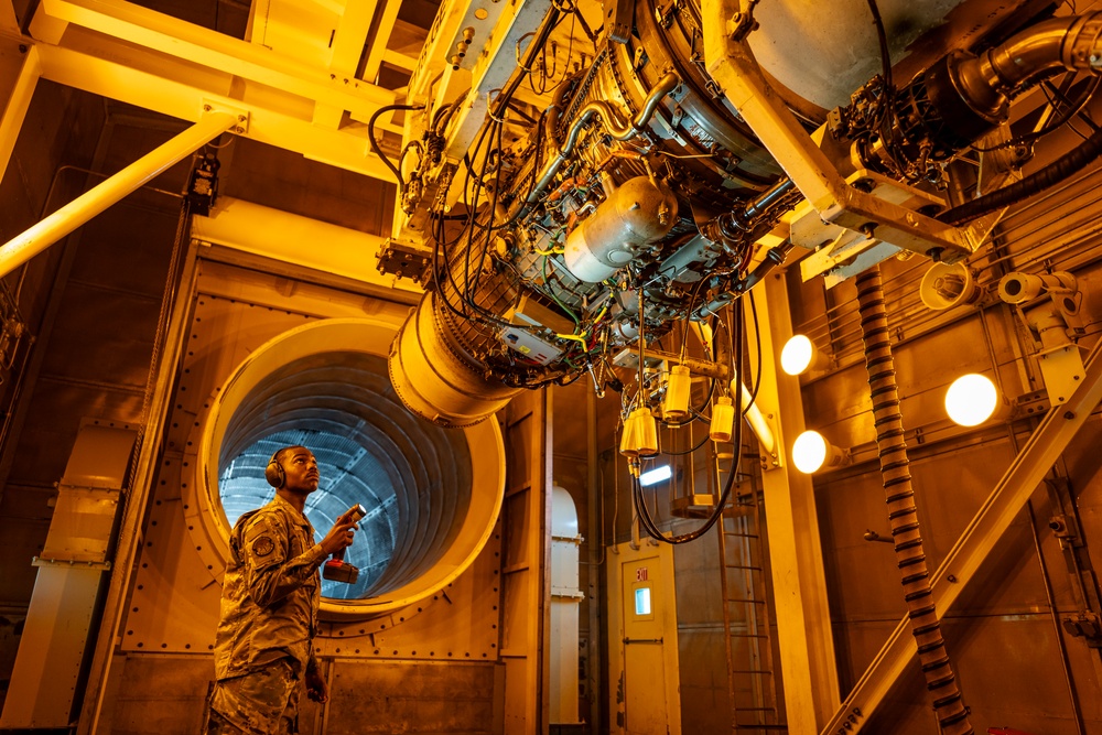 509 MXS tests B-2 Spirit engine