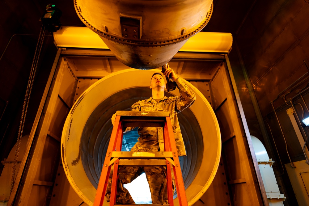 509 MXS tests B-2 Spirit engine