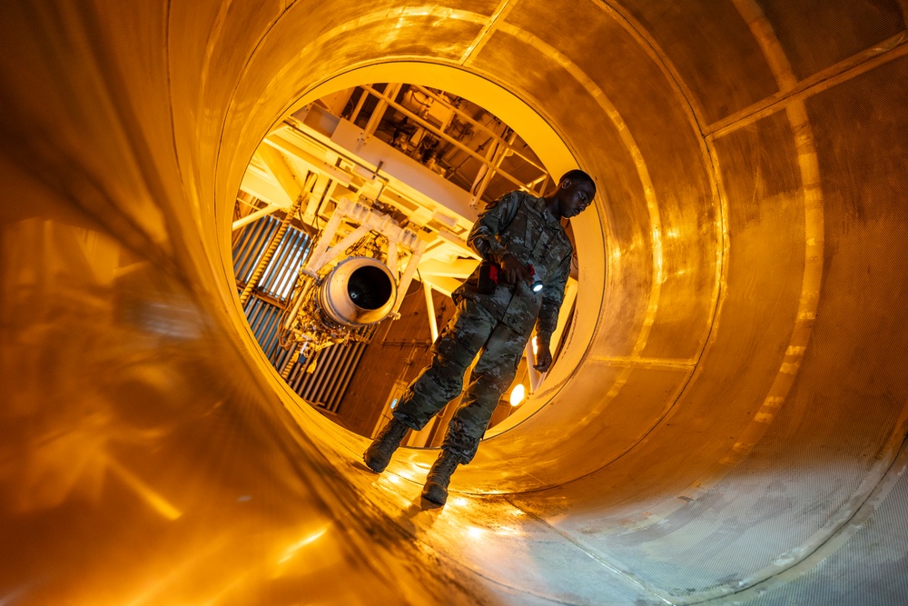 509 MXS tests B-2 Spirit engine