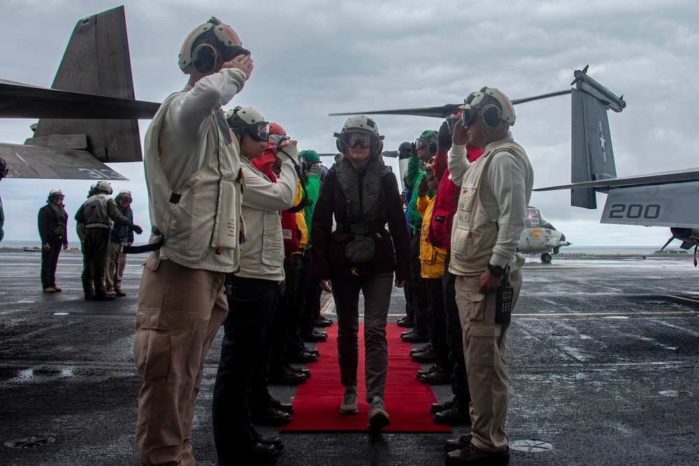 Abraham Lincoln hosts Vice Chairman of the Joint Chiefs of Staff; Commander, U.S. Alaskan Command and U.S. Senators
