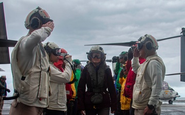 Abraham Lincoln hosts Vice Chairman of the Joint Chiefs of Staff; Commander, U.S. Alaskan Command and U.S. Senators