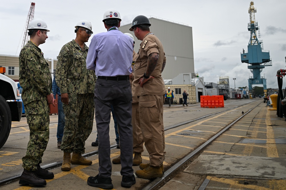VADM Fuller Visits Portsmouth Naval Shipyard