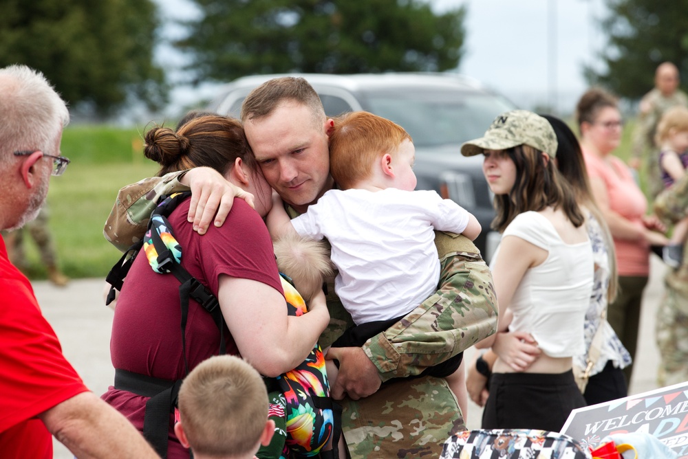More than 400 Hoosier National Guard soldiers back home again in Indiana