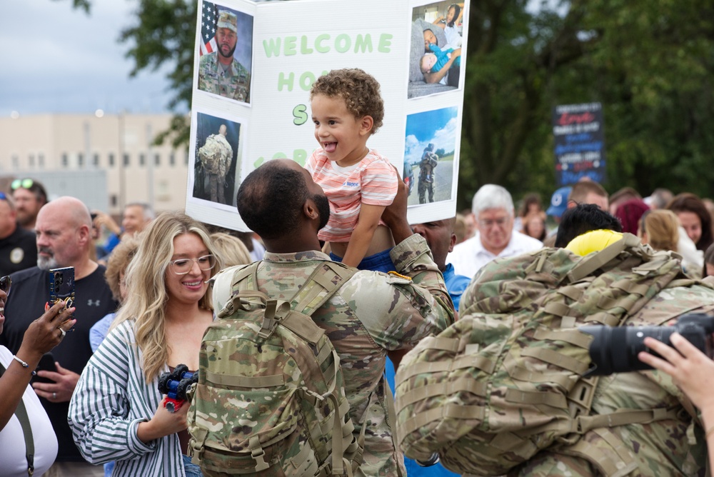 More than 400 Hoosier National Guard soldiers back home again in Indiana