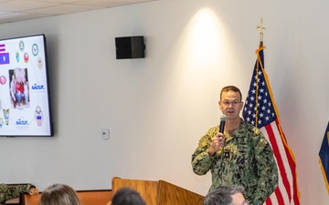 Commander of NAVSUP WSS hosts mini town hall