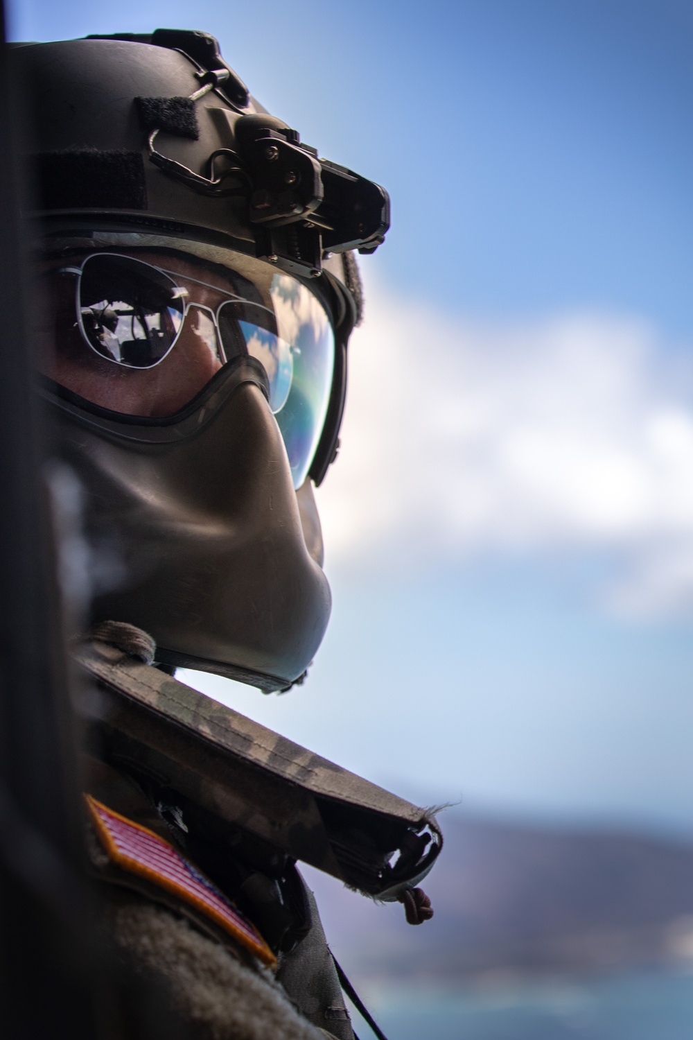 25th CAB Conducts Training Flight Over O'ahu