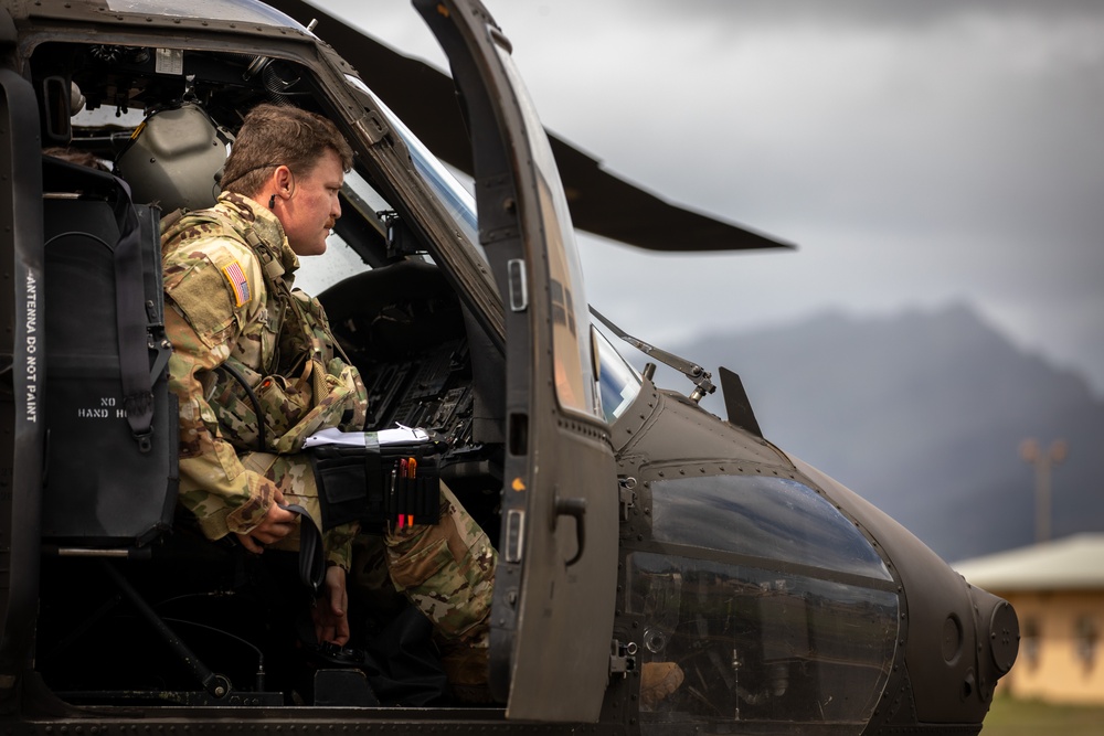 25th CAB Conducts Training Flight Over O'ahu