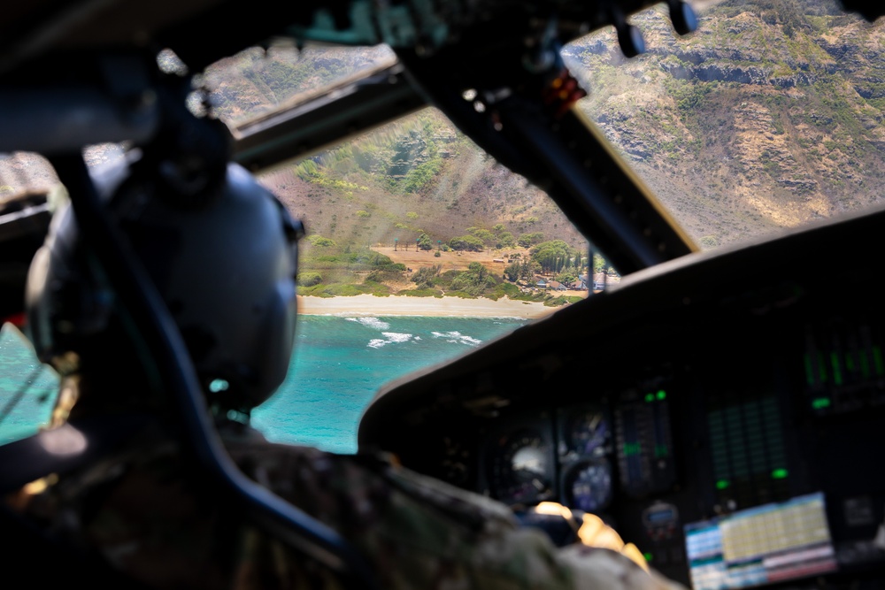 25th CAB Conducts Training Flight Over O'ahu