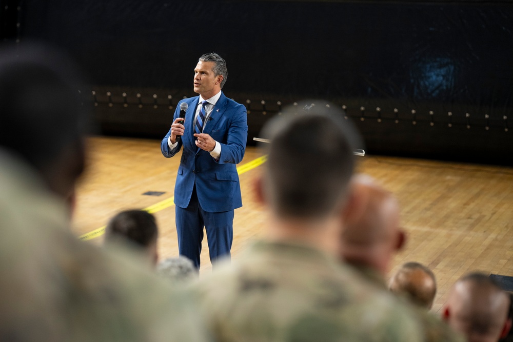SD Meets with DC National Guard Troops at DC Armory