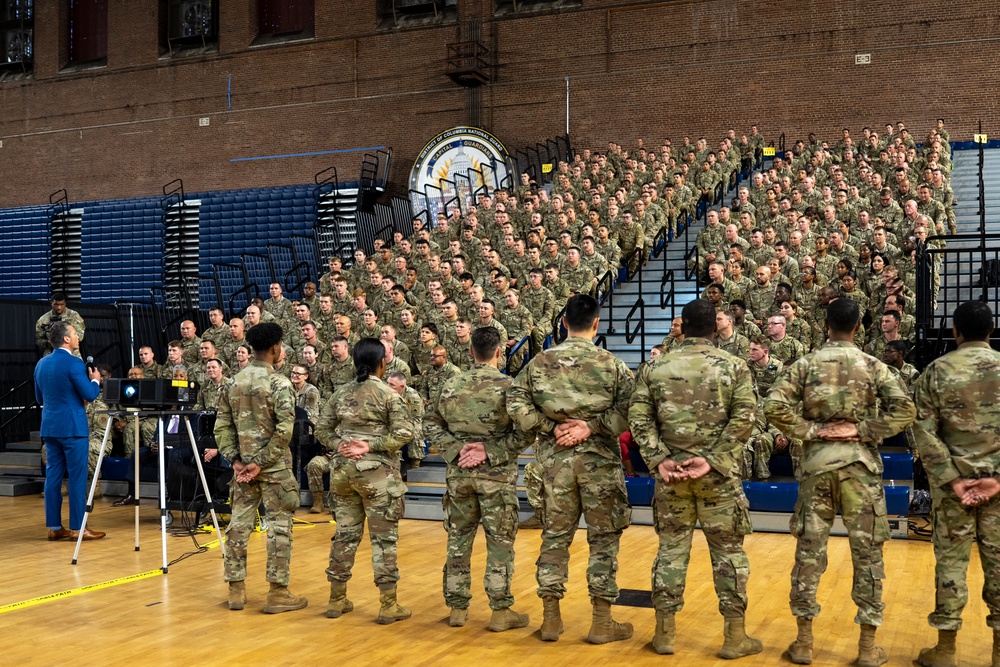 SD Meets with DC National Guard Troops at DC Armory