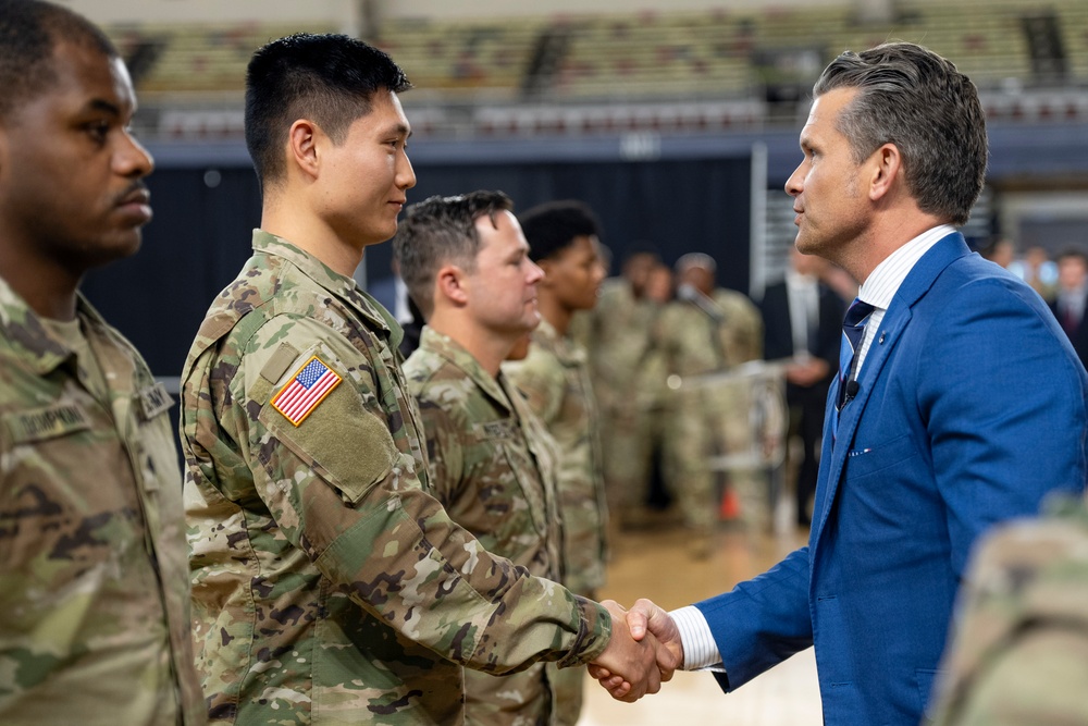 SD Meets with DC National Guard Troops at DC Armory